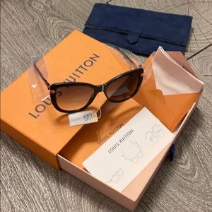 NWT!! Louis Vuitton Charlotte Sunglasses